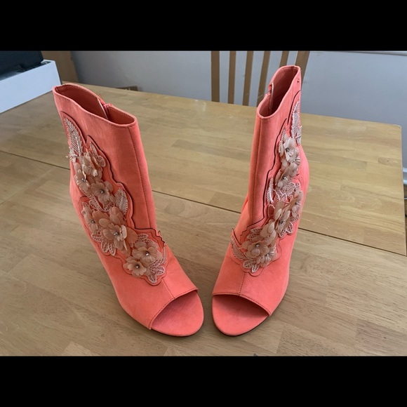 Super fun and bright Embroidered boots - Picture 2 of 6